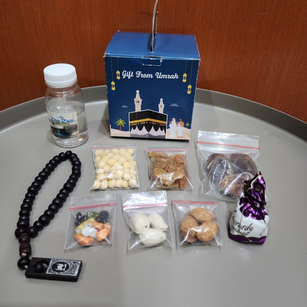 

PAKET LENGKAP OLEH OLEH HAJI DAN UMROH AIR ZAMZAM +80ML KACANG ARAB ALMOND PISTACHIO + COKLAT