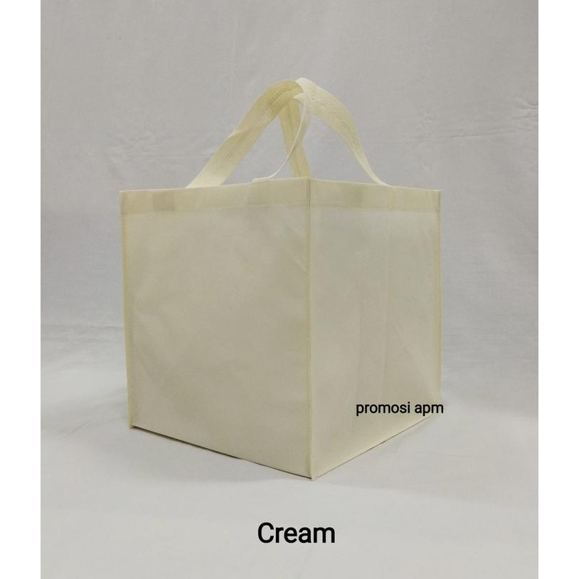 

Happy- Tas Spunbond Kotak Ukuran 35x35x30 (Tas Jahit)