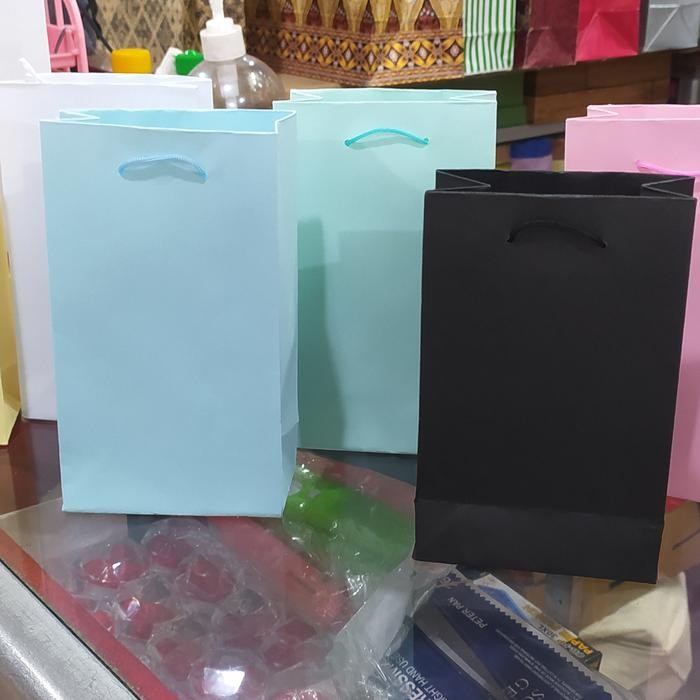 

Pesta- paper bag mini warna bahan bagus isi 12 pcs terlaris dan termurah