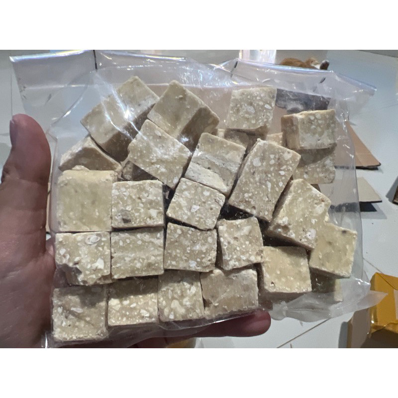 

Omahjajanan Coklat Kubus Patahan Silverqueen 250 Gram
