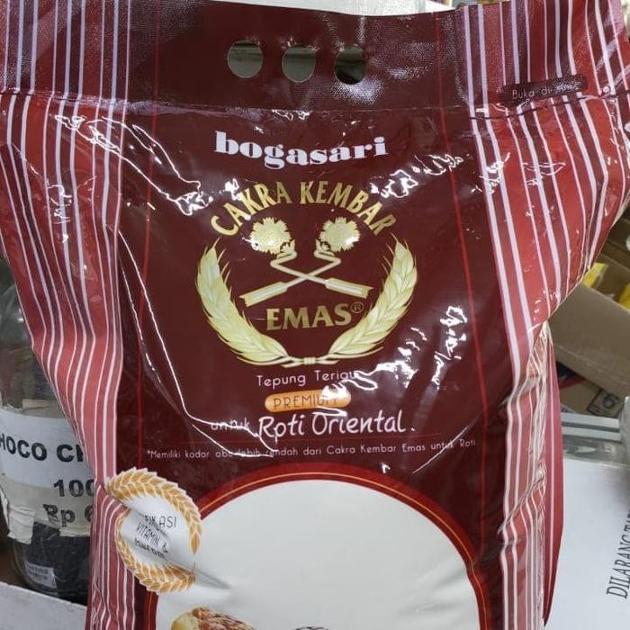 

Terlaris Tepung Cakra Kembar Roti Oriental , 5 Kg