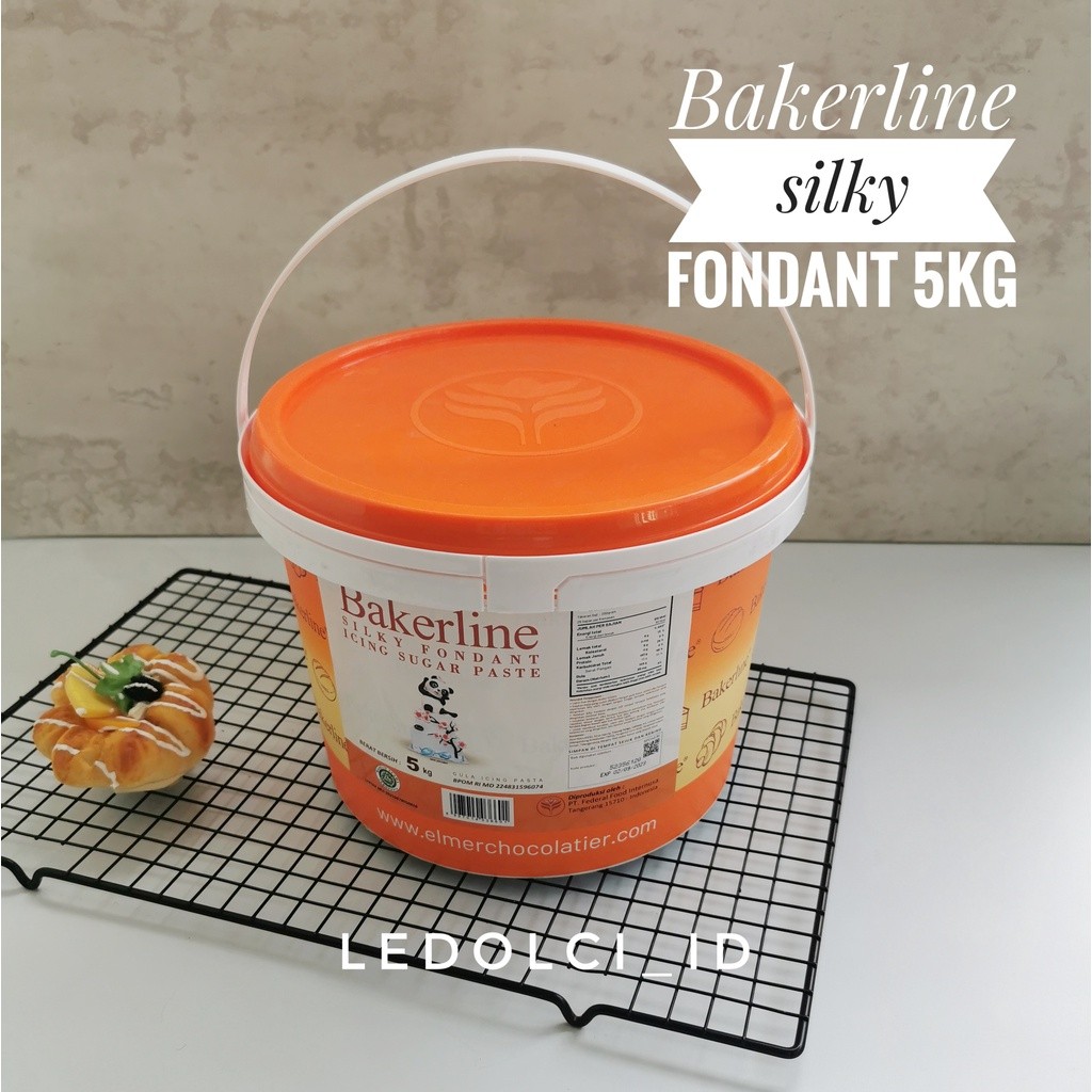 

BAKERLINE SILKY FONDANT EMBER 5 KG (1 PAIL = 5 KG)