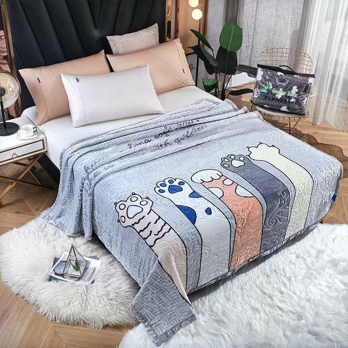 selimut tebal embos bulu dramasi 1.6kg motif kaki kucing size 180x200