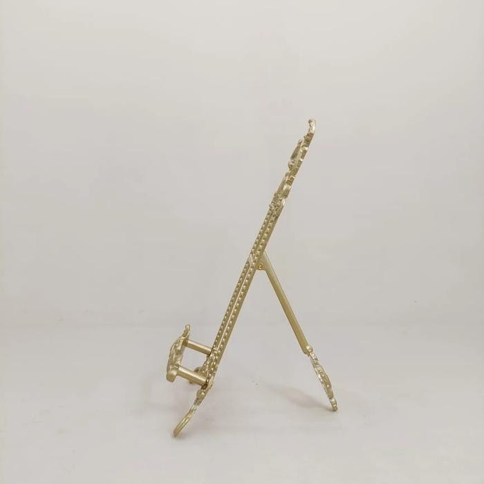 

Art - Plate Stand Metal