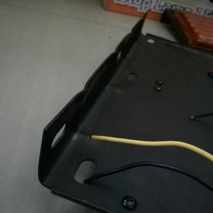 Terlaris Set Stop Lamp - Lampu Stop/Rem Led Anti Pecah Hino 2 Warna Dny 102