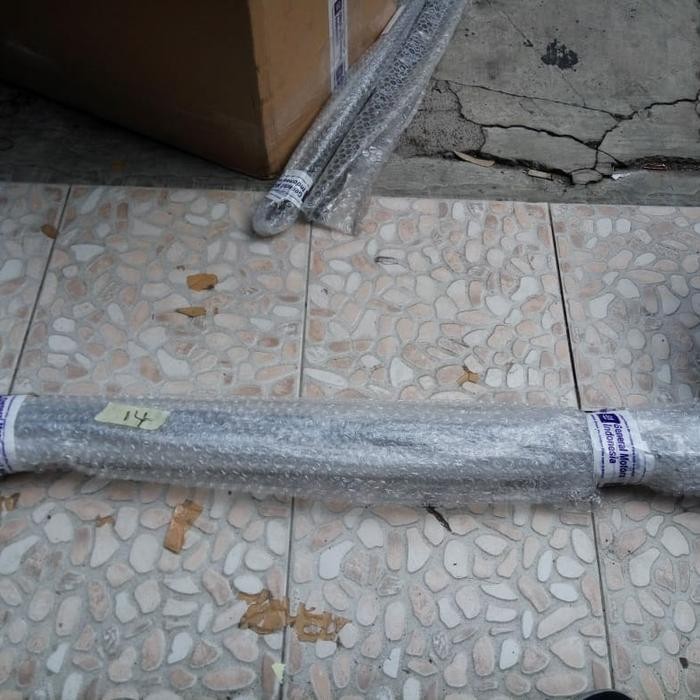 Pelipit Kaca Pintu Spin Belakang Kanan Gm 52032214 Kode 044