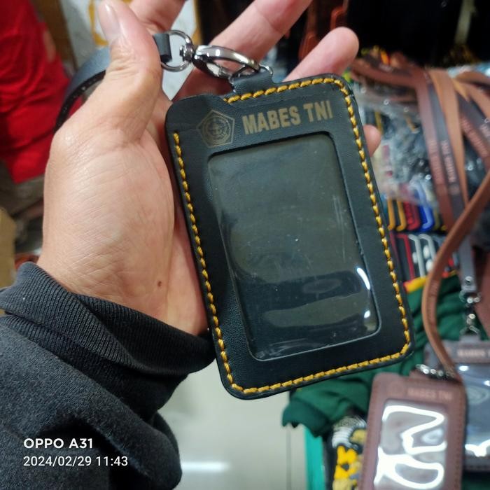 

Holder kalung id card kulit logo mabes TNI / tempat id card mabes TNI