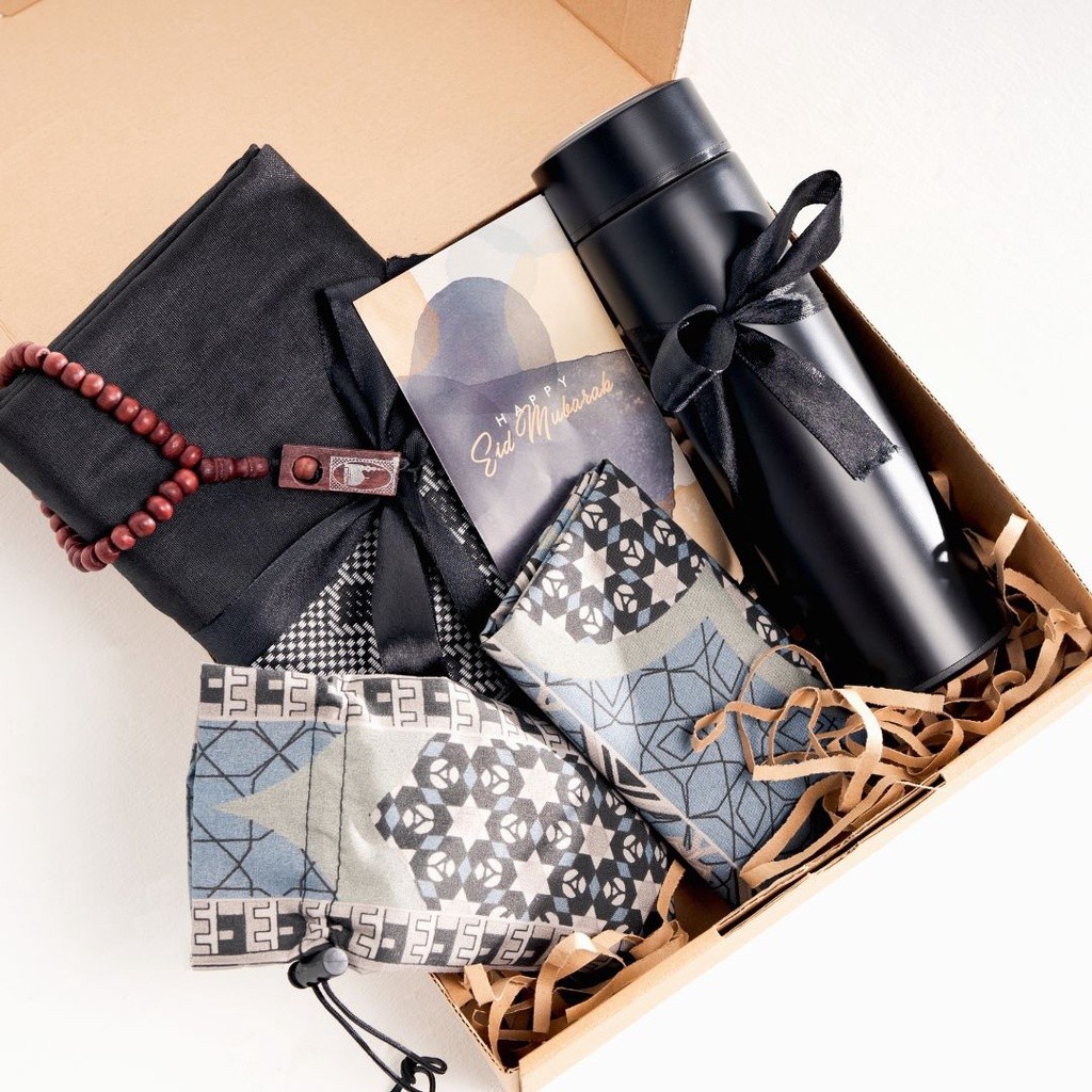 

Lsp HAMPERS PAKET IBADAH COWOK/HADIAH/BIRTHDAY/GRADUATION/LEBARAN