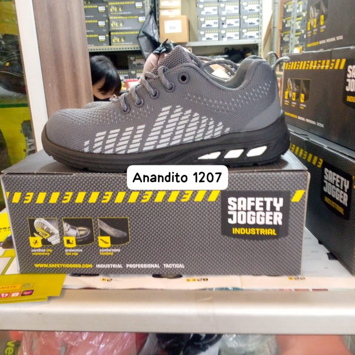 Sepatu Safety Jogger Fitz Black