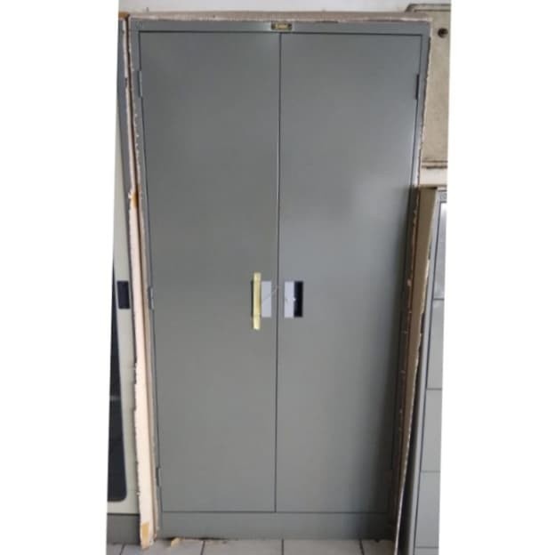 

Lemari Arsip Besi Elite 436 Pintu Ayun Tinggi