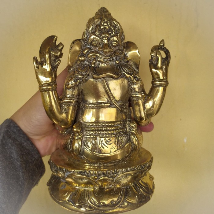 Ekaterina Dewa Ganesha Patung Kuningan Sari Besar