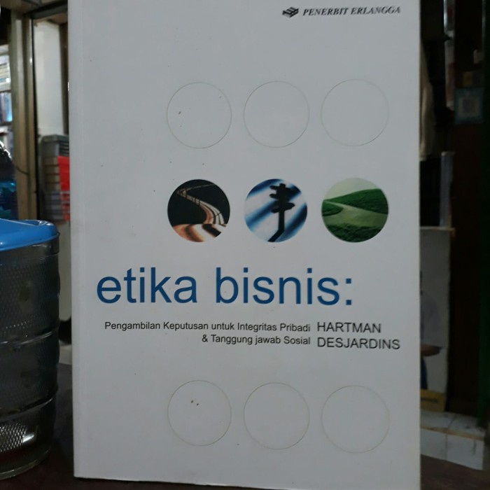 Etika bisnis karangan Hartman desjardins.