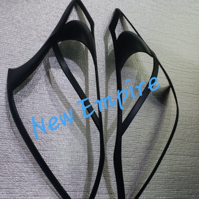 Garnish Garnis Lampu Depan All New Avanza Hitam