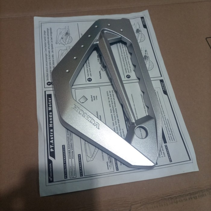 garnish radiator vario 125 150 led 2015-2021 silver