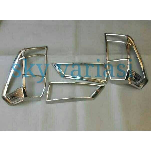 Garnish / Garnis / List / Lis Lampu Belakang Sigra