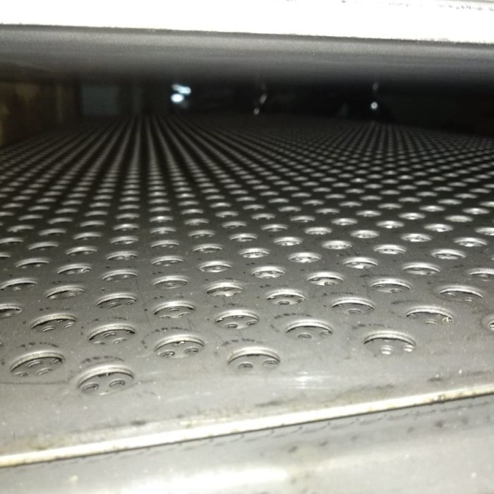 PREMIUM plat lubang ss 304 tebal 1mm lubang dia 5mm