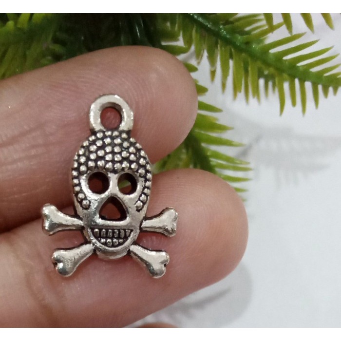 

~^~^~^] 1 PCS METAL TENGKORAK SILVER 17X13MM