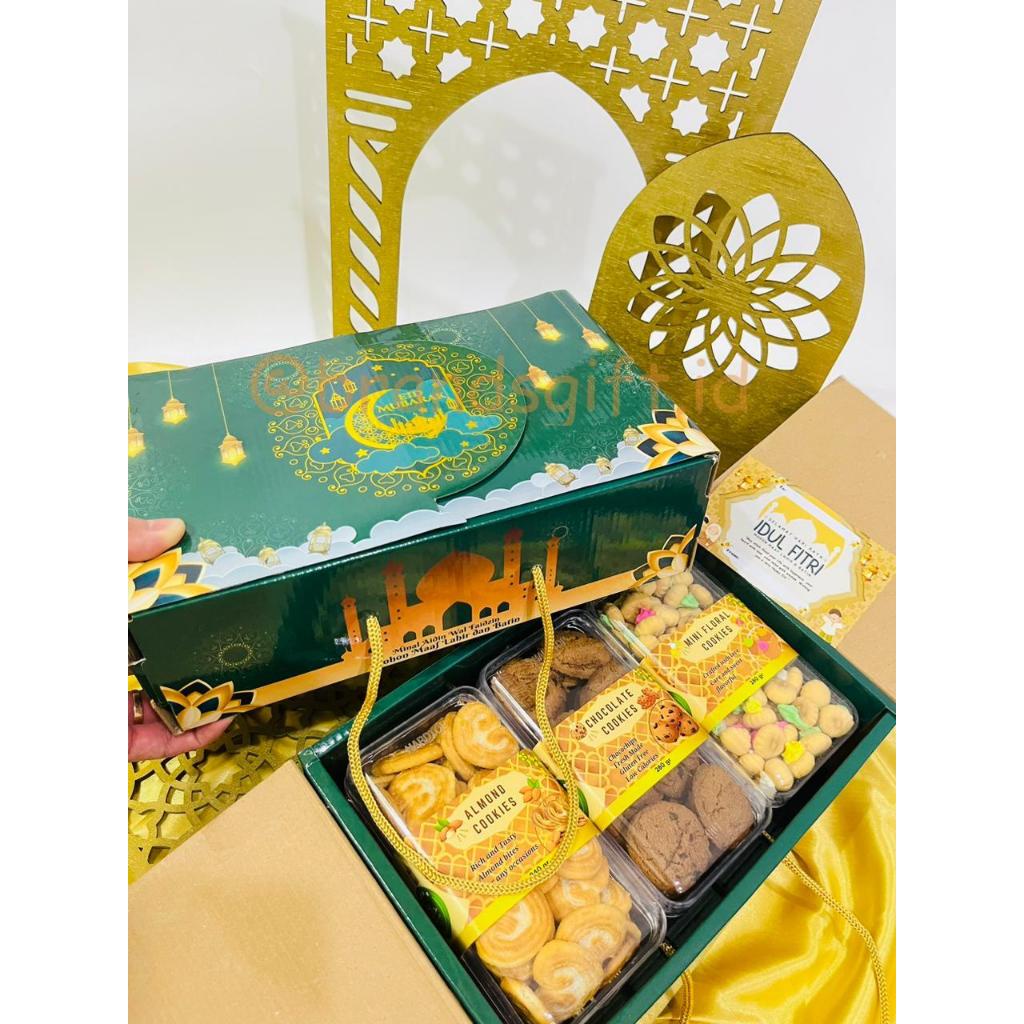 

CUCI GUDANG HAMPERS SEMI HARDBOX LEBARAN IDUL FITRI / 100% HALAL MUI PARCEL SNACK & COOKIES LEBARAN