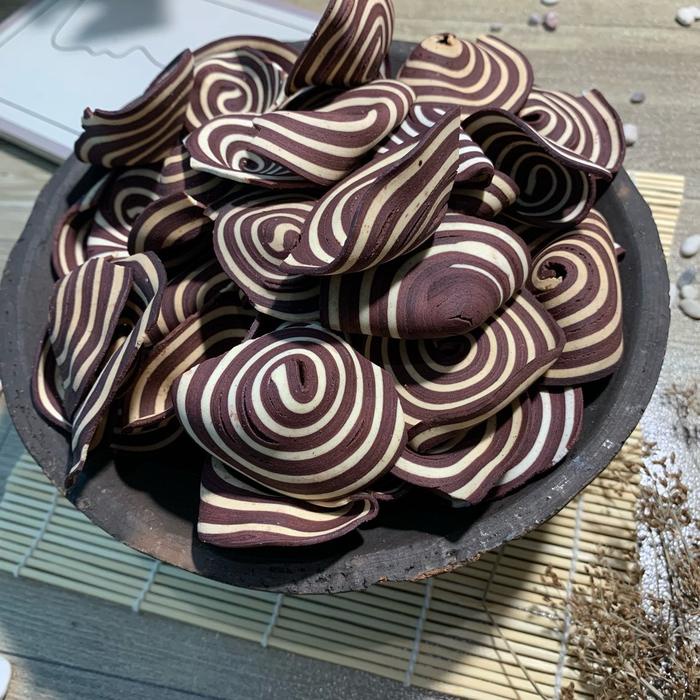 

SALE !!! KERIPIK KUPING GAJAH RASA MANIS DAN RENYAH KEMASAN 200 GRAM DAN 500 GRAM CEMILAN MAKANAN