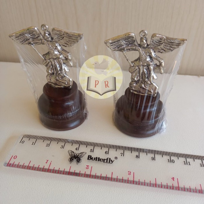 

Ready Hiasan Patung Santo Michael / Mikael Tinggi 7 Cm Bahan Logam Pewter