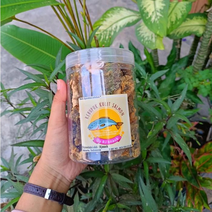 

Kerupuk Kulit Ikan Salmon Rasa Keju Kemasan 110gr Toples Cemillan Enak dan Gurih Cemilan Makanan
