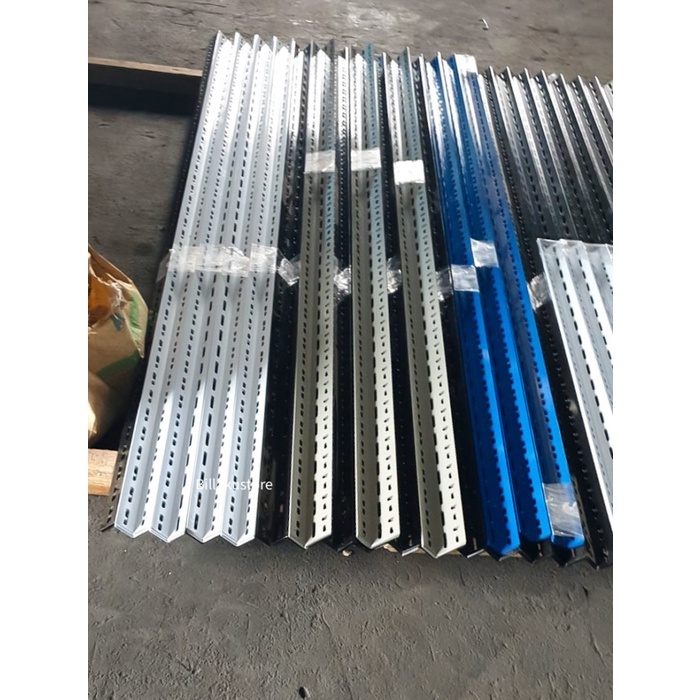 Tiang Siku Lubang Rak Besi Panjang