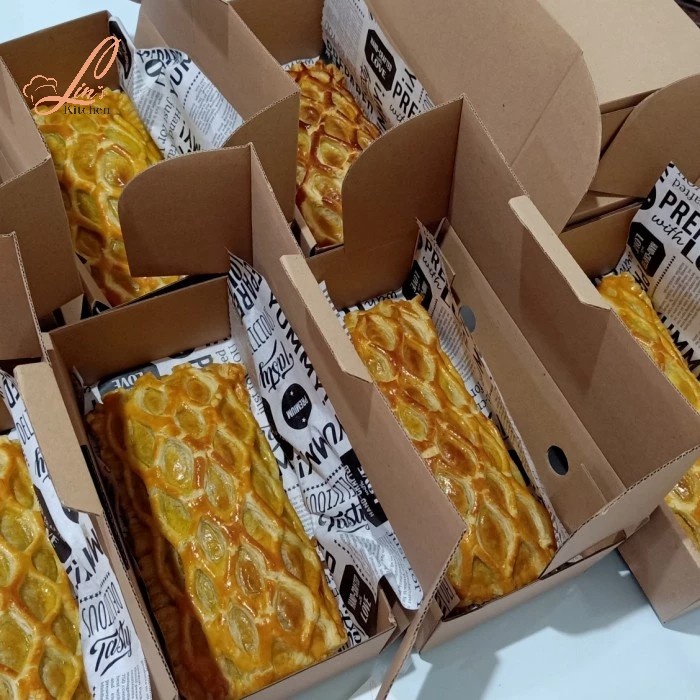 

salmon en croute (Salmon Wellington) 250gram with mushroom sauce