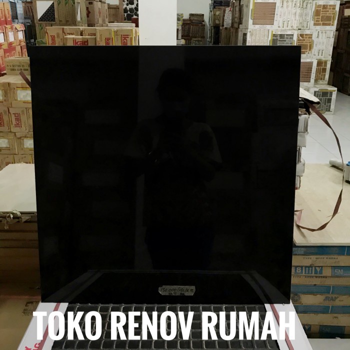 PROMO Granit hitam polos 60x60 (mengkilap) harga perdus (isi 1,44mtr)