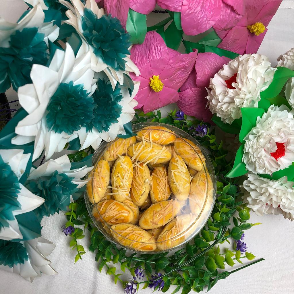 

Kue Kering nastar Oval Keju nanas wisman Isi 250 gram toping keju homemade termurah / kue lebaran