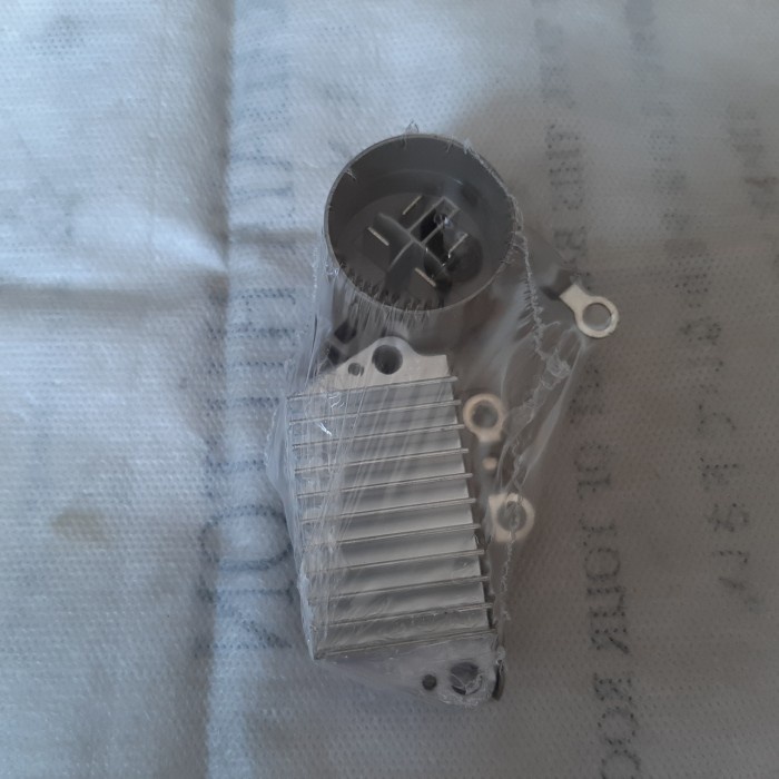 IC regulator alternator / IC dinamo ampere honda accord 94-98 cielo