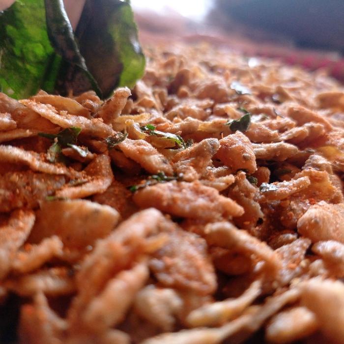 

Baby fish ikan pepetek crispy 500 Gram mix original & balado daun jeruk Cemilan Food Snack