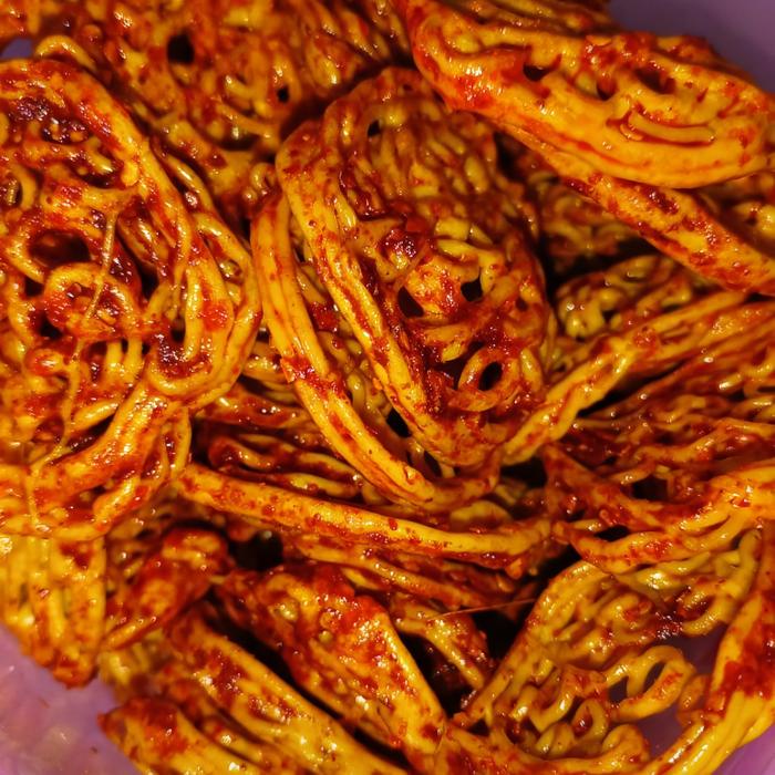 

500gram - SEBLAK KERUPUK MIE CHILIOIL SiCudla Camilan Pedas