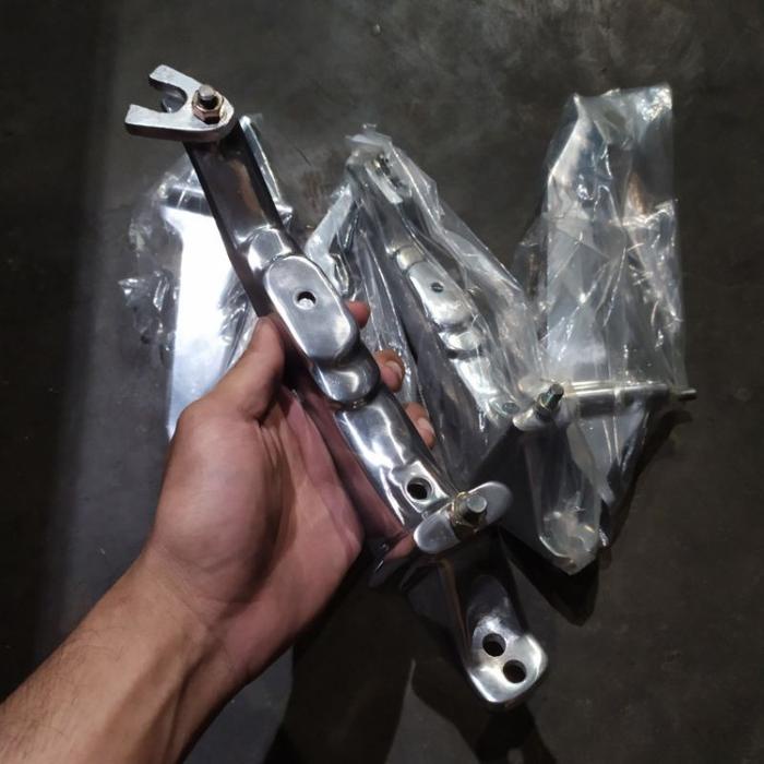 Dudukan Ban Serep Vespa Ring 10 Model Vigano Sprint Super