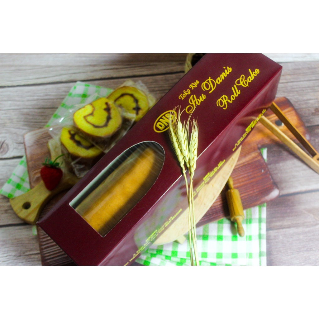

Bolu Gulung Kuning Strawberry Besar / Kue Roll Tart Arisan Lebaran dan Natal