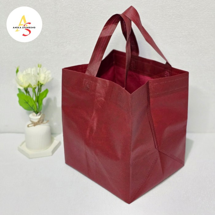 

SOUVEN- Goodie bag Box bag uk 18 Tas spunbond model mcd ( isi 12 pcs)