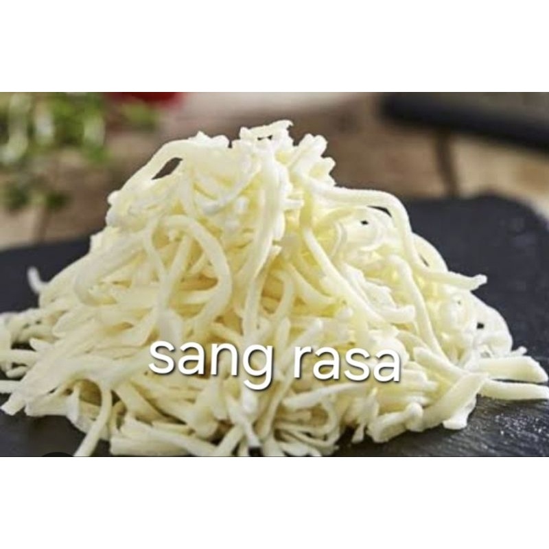 

keju parut mozzarella 500 g. shredded mozarella ARLA cheese extra stretch. halal best seller