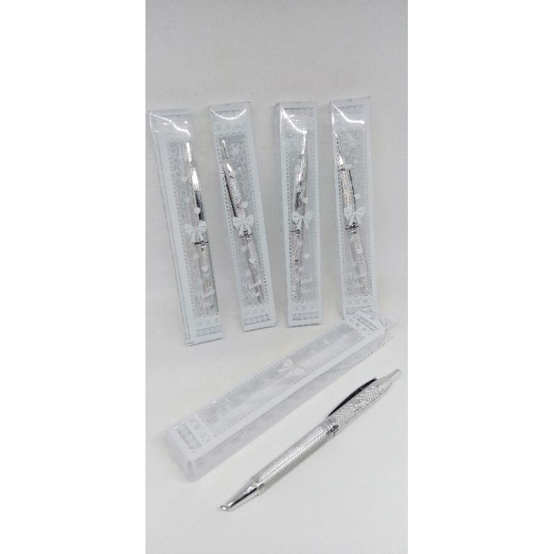 

Isi 50 Pcs Souvenir Pernikahan Pulpen Silver Kemasan Mika