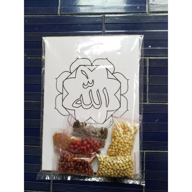 

kolase biji bijian tempel sendiri kaligrafi tulisan ALLAH