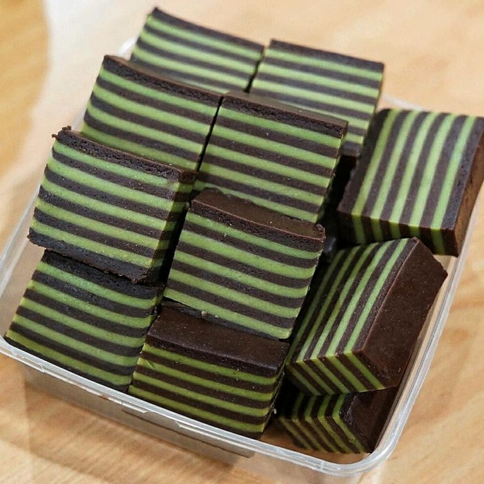 

kue balapis/kue lapis manado