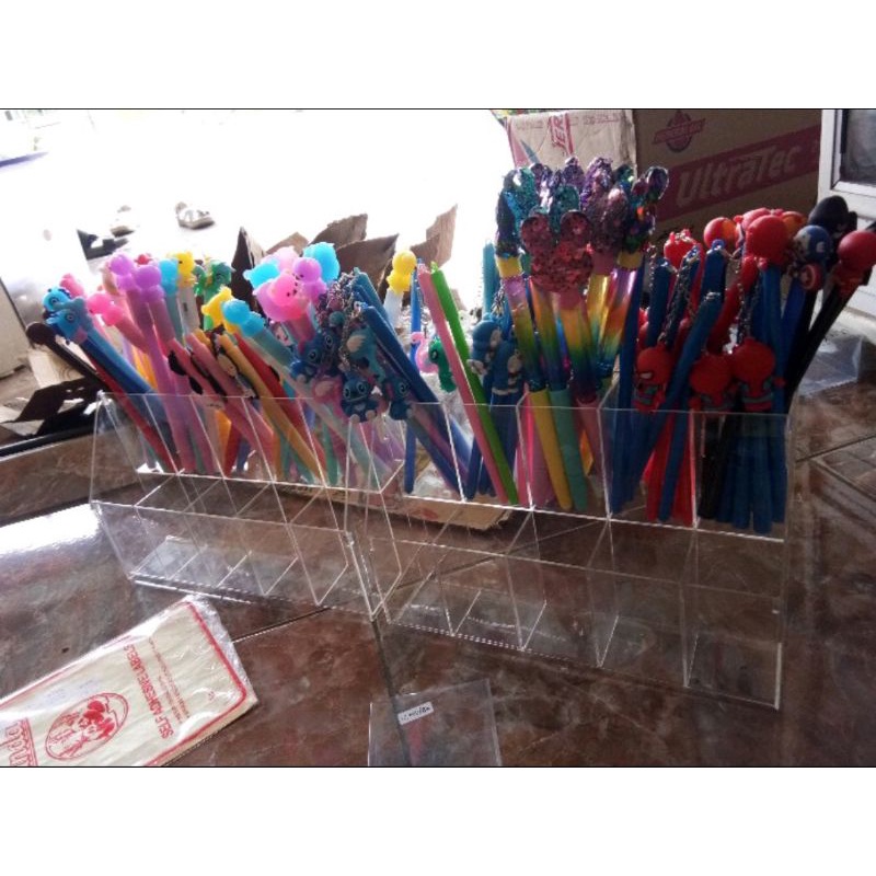 

Tempat Pensil Akrilik Transparan 20x10x15 Cm