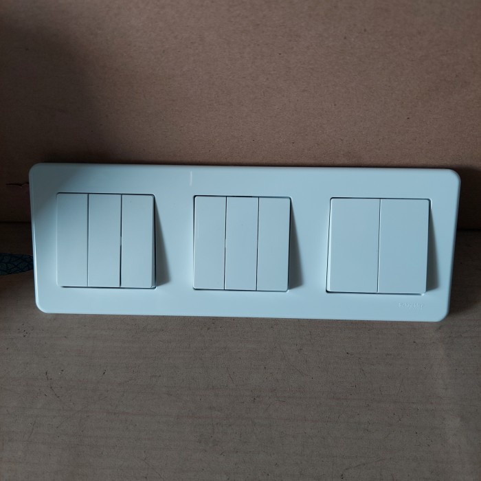 Leona Saklar 8 Gang 1 Arah Schneider