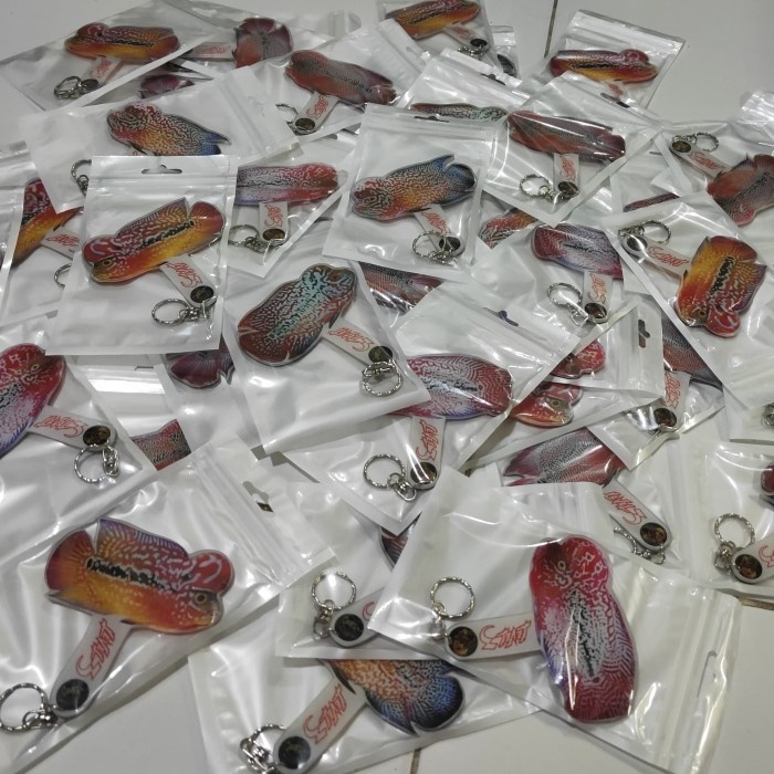 JTTOP" WAYANG LOUHAN ACLYRIC TEBAL GANTUNGAN KUNCI UNTULAN IKAN LOUHAN SEDANG