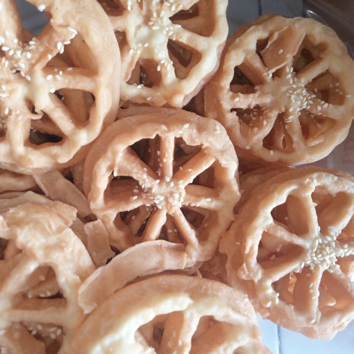 

aneka peyek teri/kacang/rebon/cabe