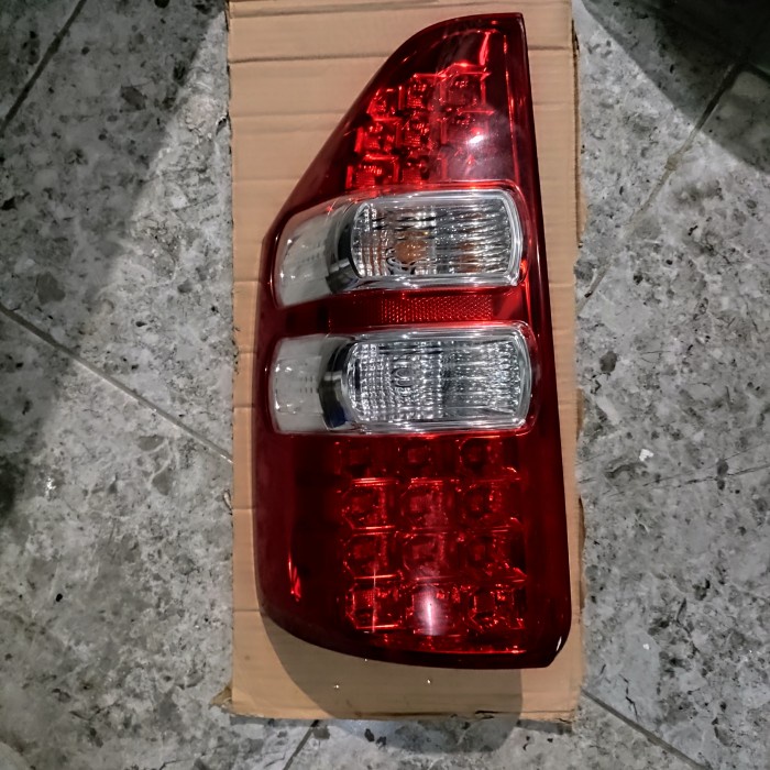Stoplamp Lampu Belakang Nav 1 Nav1 Original Kiri (Bekas)
