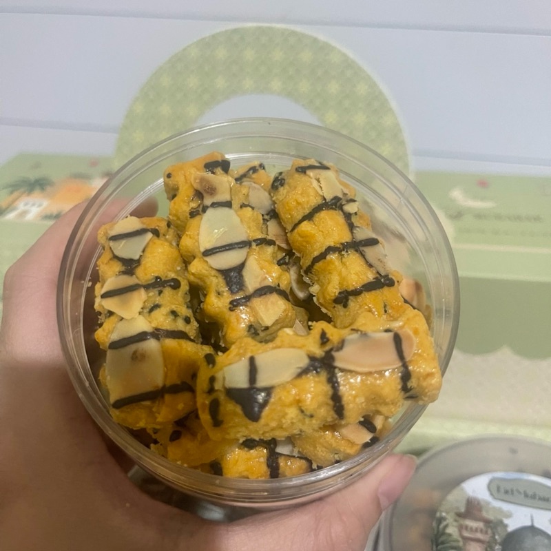 

BEST SALE HAMPERS LEBARAN - ISI 3 JAR KUE KERING PREMIUM