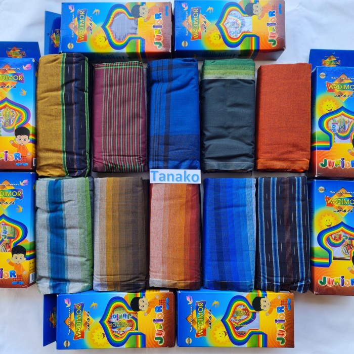 kain sarung anak - anak wadimor