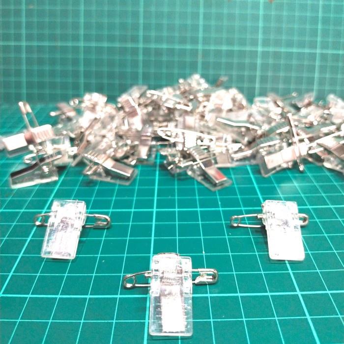 

JEPITAN AKRILIK BESAR / NAMETAG (HANYA JEPITAN) ~100PCS