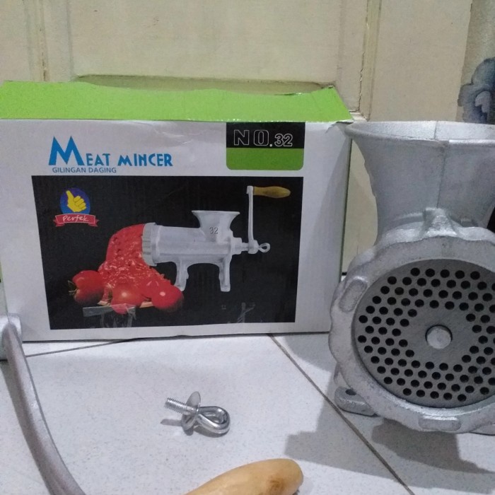 TERLARIS Gilingan daging / kacang Ukuran 32 manual Meat Mincer Besi Cor