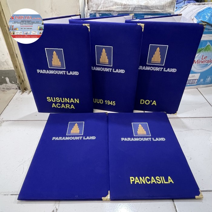 

BARANG TERLARIS Map sekolah/map bludru/map upacara bendera 1 set logo custom warna biru terbaru