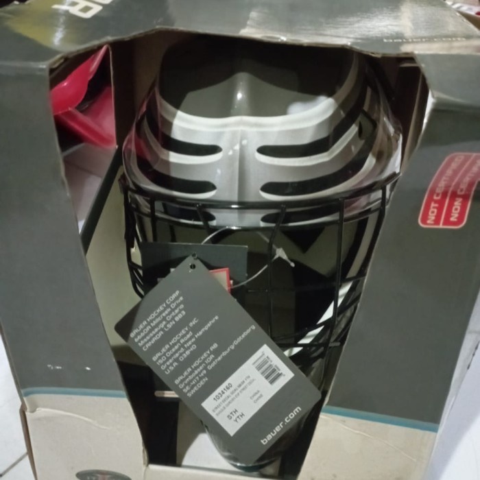 helem hockey dgn kondisi baru merek BAUER (UNTUK KIPER HOCKEY) ( UK L)